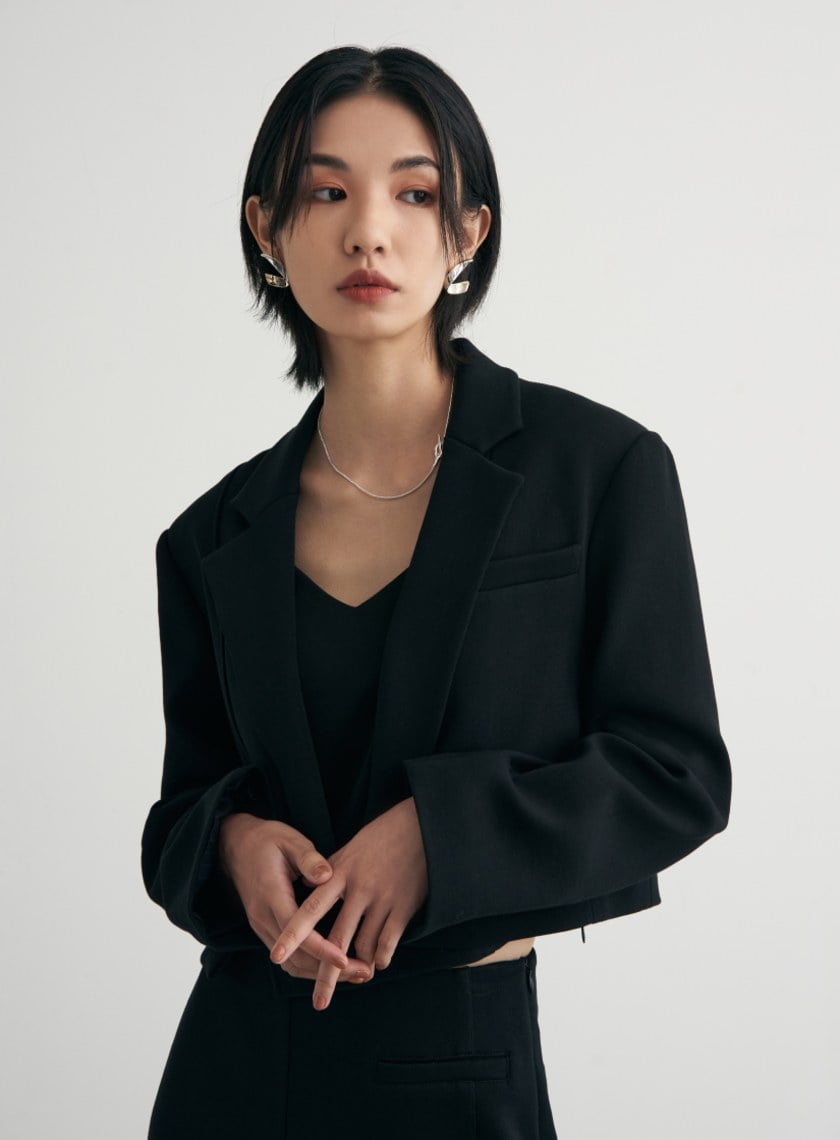 不對稱剪裁短版西裝外套